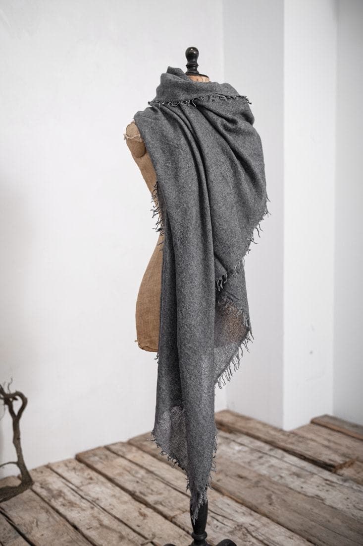 Faliero Sarti | Chiara | Einzigartiger weicher und leichter Kaschmir-Seidenschal in grau