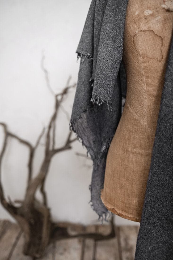 Faliero Sarti | Chiara | Einzigartiger weicher und leichter Kaschmir-Seidenschal in grau