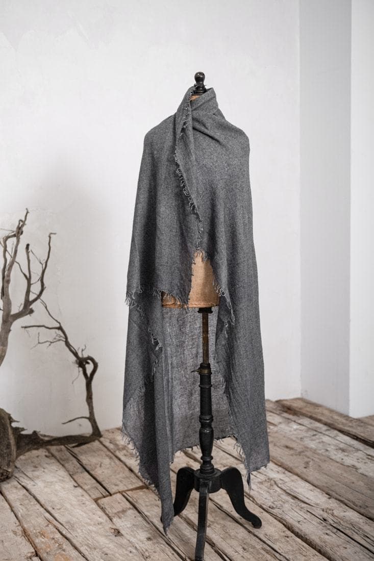 Faliero Sarti | Chiara | Einzigartiger weicher und leichter Kaschmir-Seidenschal in grau