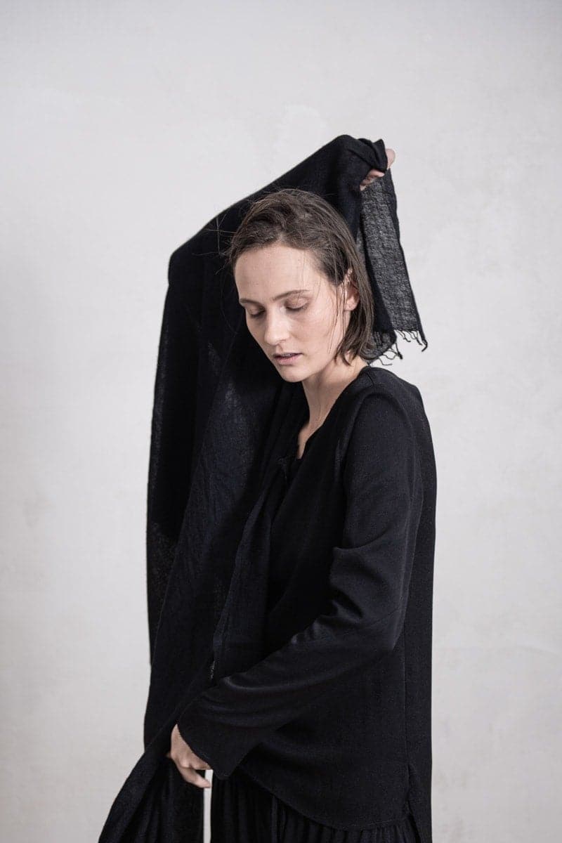 Faliero Sarti | Dianetta | Edler Schal aus weichem Kaschmir-Seiden-Stoff in schwarz