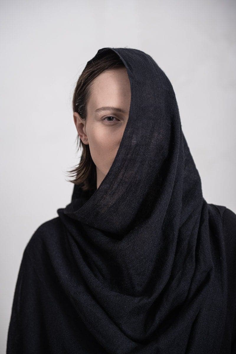 Faliero Sarti | Dianetta | Edler Schal aus weichem Kaschmir-Seiden-Stoff in schwarz