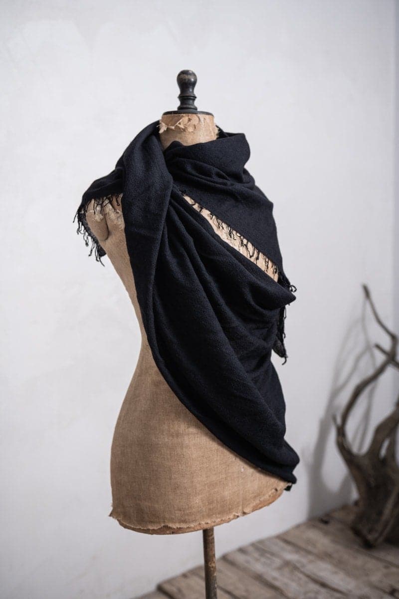 Faliero Sarti | Dianetta | Edler Schal aus weichem Kaschmir-Seiden-Stoff in schwarz