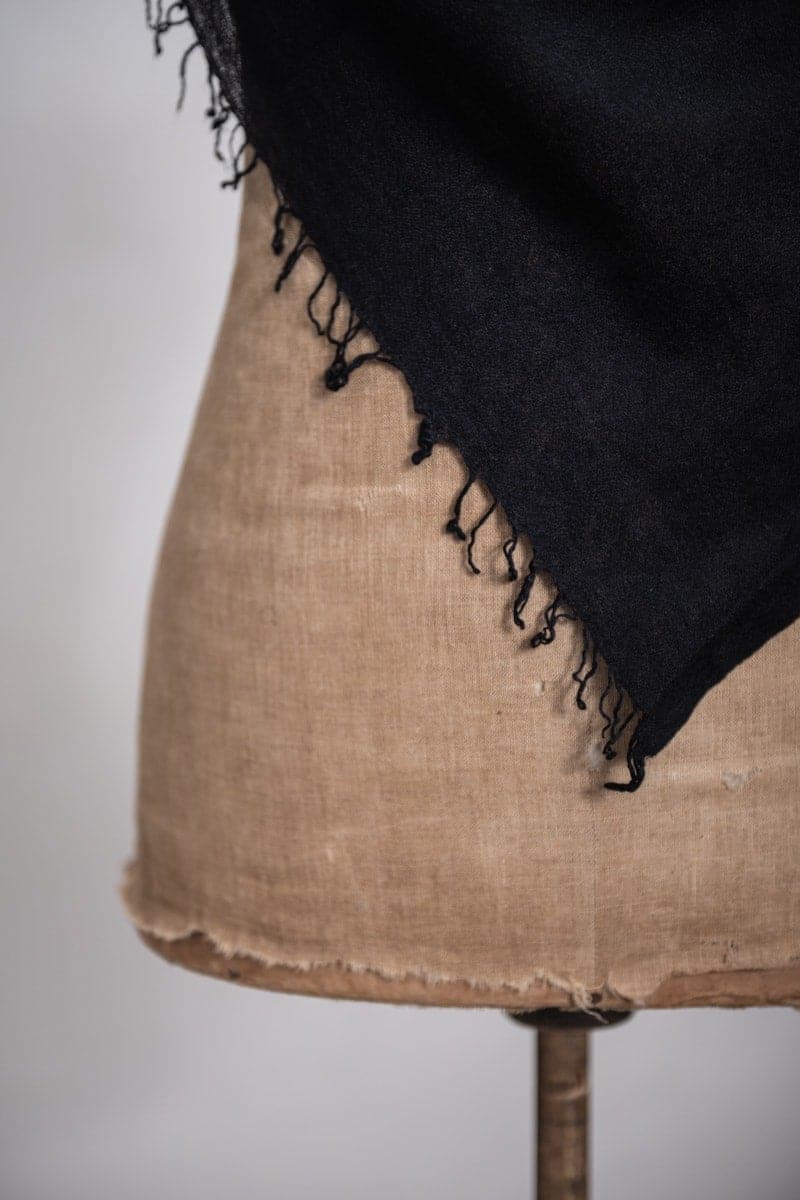 Faliero Sarti | Dianetta | Edler Schal aus weichem Kaschmir-Seiden-Stoff in schwarz