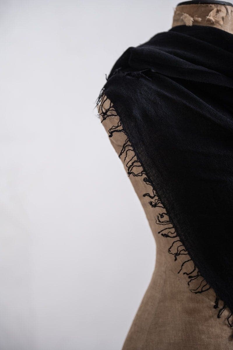 Faliero Sarti | Dianetta | Edler Schal aus weichem Kaschmir-Seiden-Stoff in schwarz