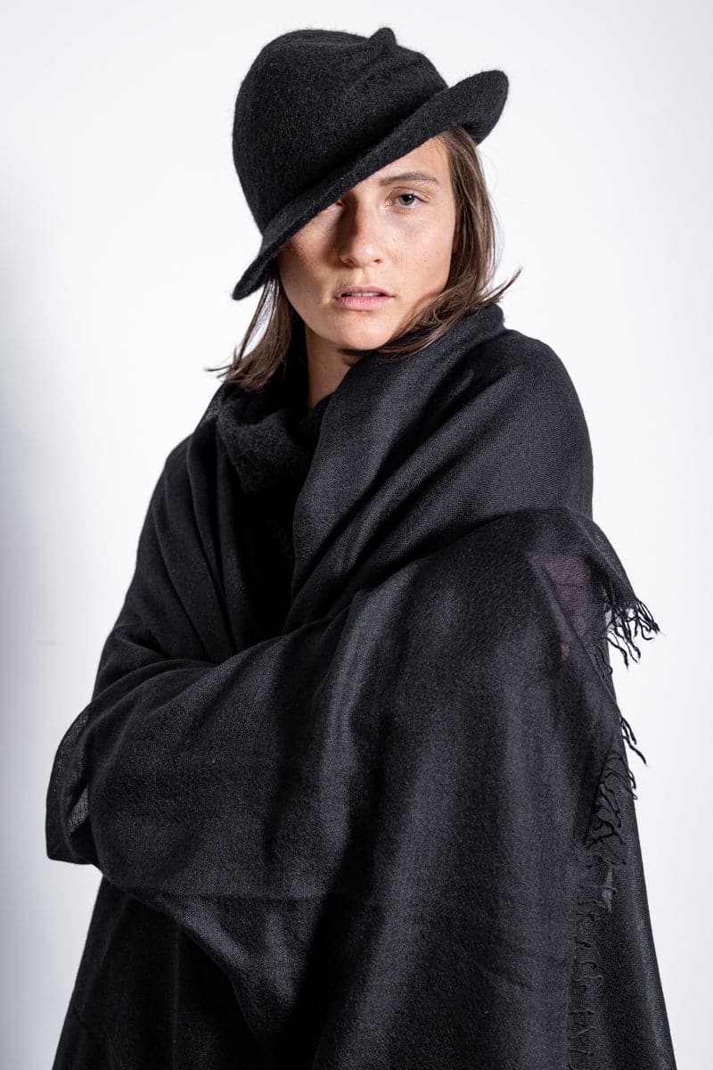 Faliero Sarti | Dianetta | Edler Schal aus weichem Kaschmir-Seiden-Stoff in schwarz
