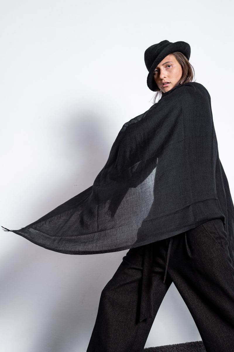 Faliero Sarti | Dianetta | Edler Schal aus weichem Kaschmir-Seiden-Stoff in schwarz