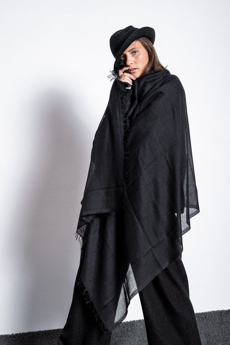 Faliero Sarti | Dianetta | Edler Schal aus weichem Kaschmir-Seiden-Stoff in schwarz