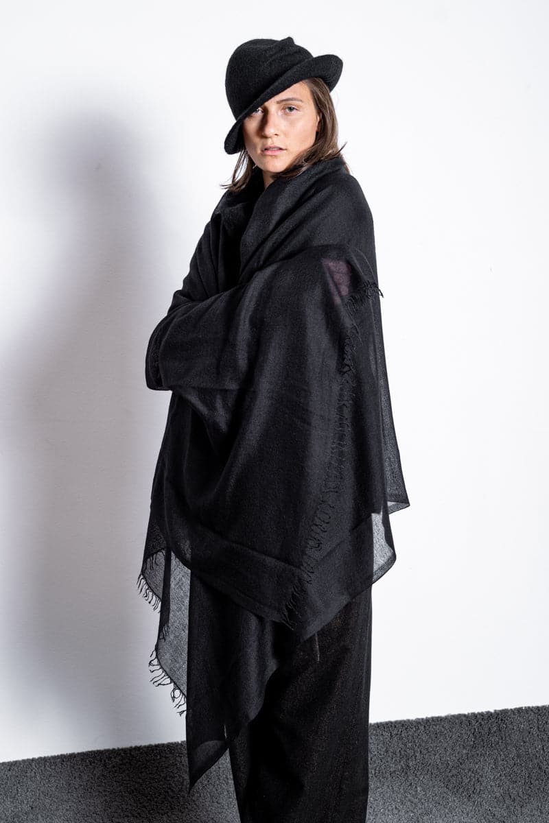 Faliero Sarti | Dianetta | Edler Schal aus weichem Kaschmir-Seiden-Stoff in schwarz