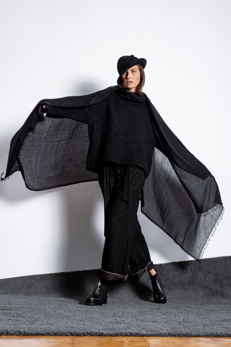 Faliero Sarti | Dianetta | Edler Schal aus weichem Kaschmir-Seiden-Stoff in schwarz