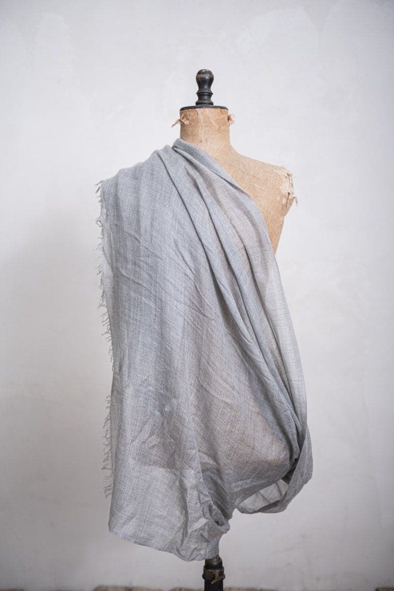 Faliero Sarti | Dianetta M | Einzigartiger Kaschmir-Seiden-Schal in grau