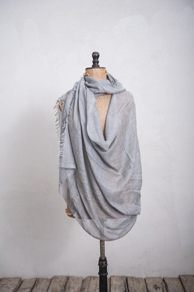 Faliero Sarti | Dianetta M | Einzigartiger Kaschmir-Seiden-Schal in grau