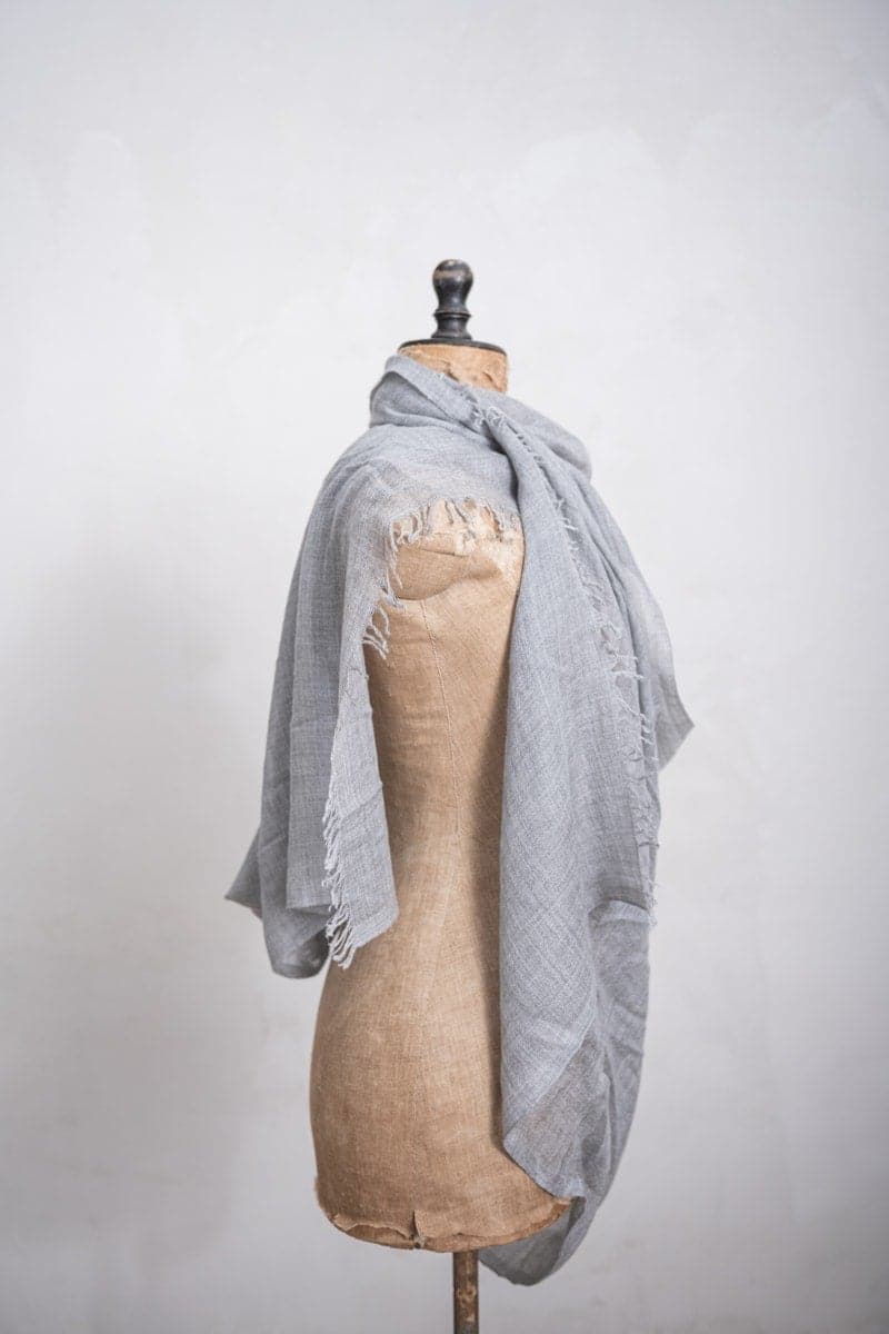 Faliero Sarti | Dianetta M | Einzigartiger Kaschmir-Seiden-Schal in grau