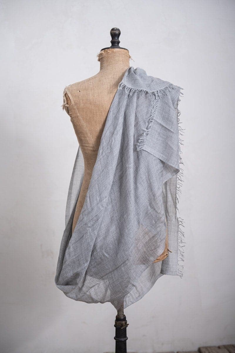 Faliero Sarti | Dianetta M | Einzigartiger Kaschmir-Seiden-Schal in grau