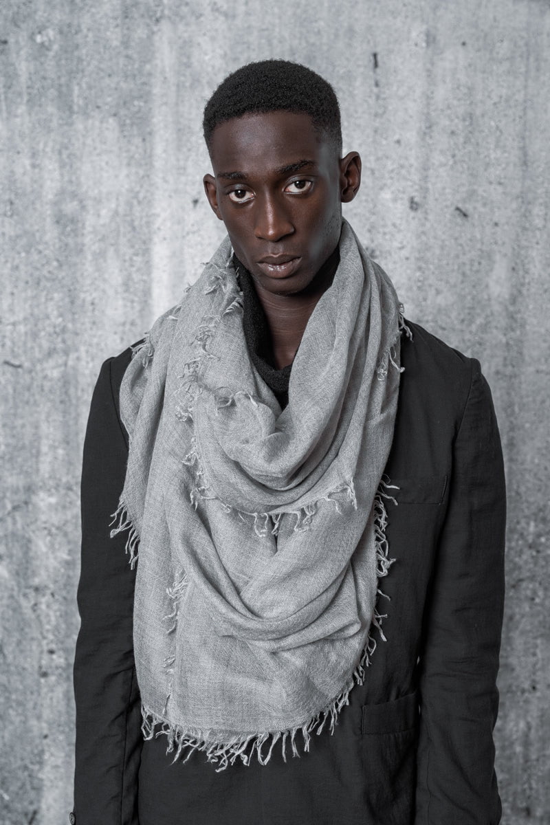 Faliero Sarti | Enrica M | Edler Schal aus Kaschmir und Seide in Grau mit Fransen