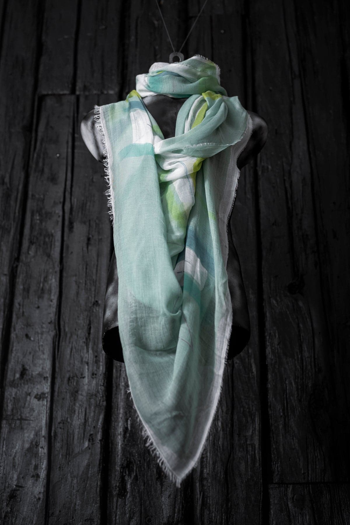 Faliero Sarti | Frizzante | Ein ausgefallener Schal für Damen und ein buntes Tuch zum Umhängen aus Seide in grün