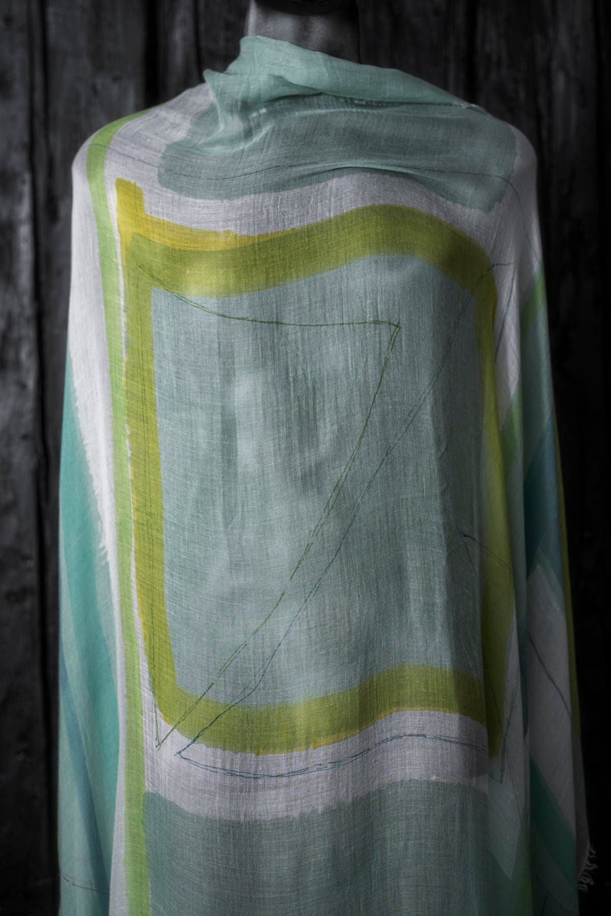 Faliero Sarti | Frizzante | Ein ausgefallener Schal für Damen und ein buntes Tuch zum Umhängen aus Seide in grün