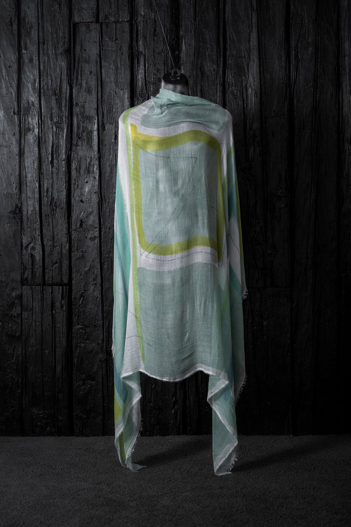 Faliero Sarti | Frizzante | Ein ausgefallener Schal für Damen und ein buntes Tuch zum Umhängen aus Seide in grün