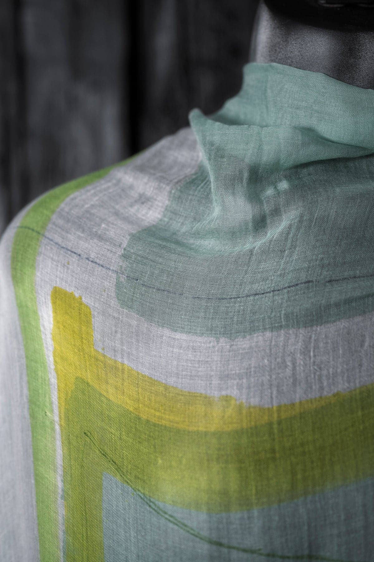 Faliero Sarti | Frizzante | Ein ausgefallener Schal für Damen und ein buntes Tuch zum Umhängen aus Seide in grün