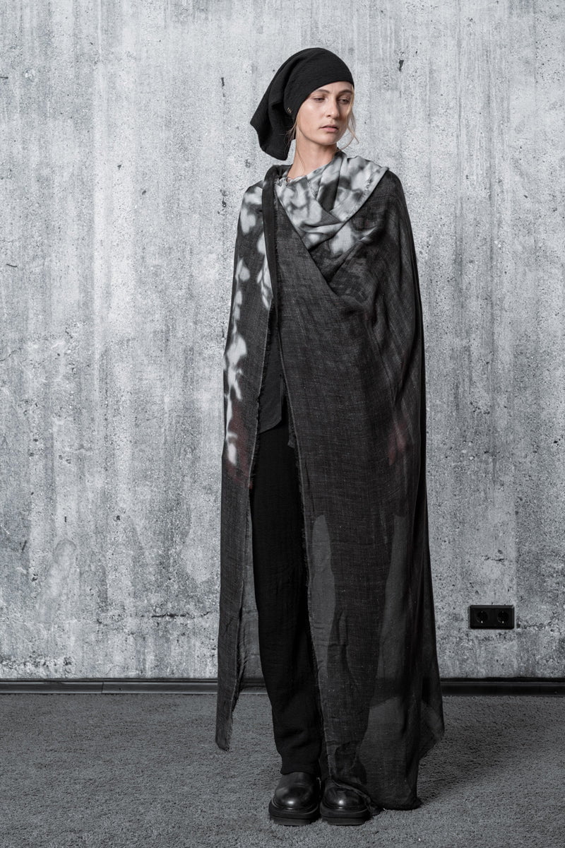 Faliero Sarti | Gialer | Großer, feiner Schal mit Blattmuster in Schwarz/Weiß