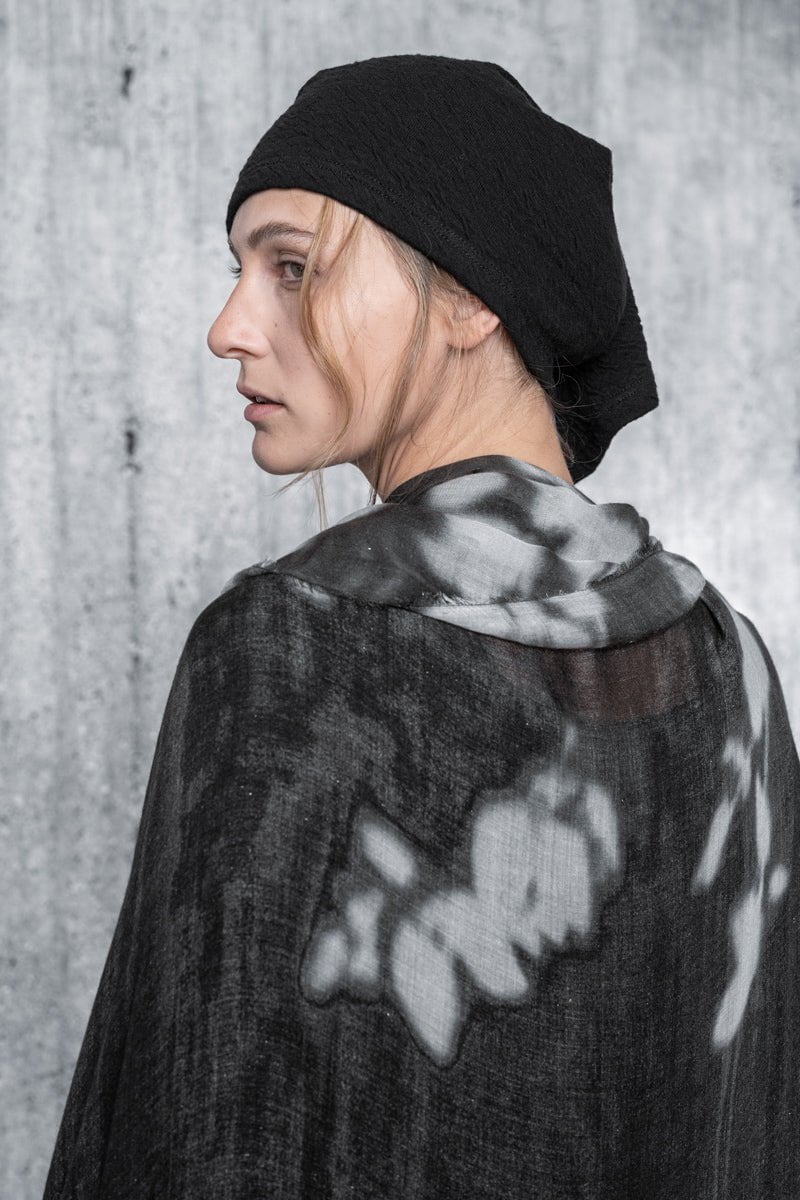 Faliero Sarti | Gialer | Großer, feiner Schal mit Blattmuster in Schwarz/Weiß