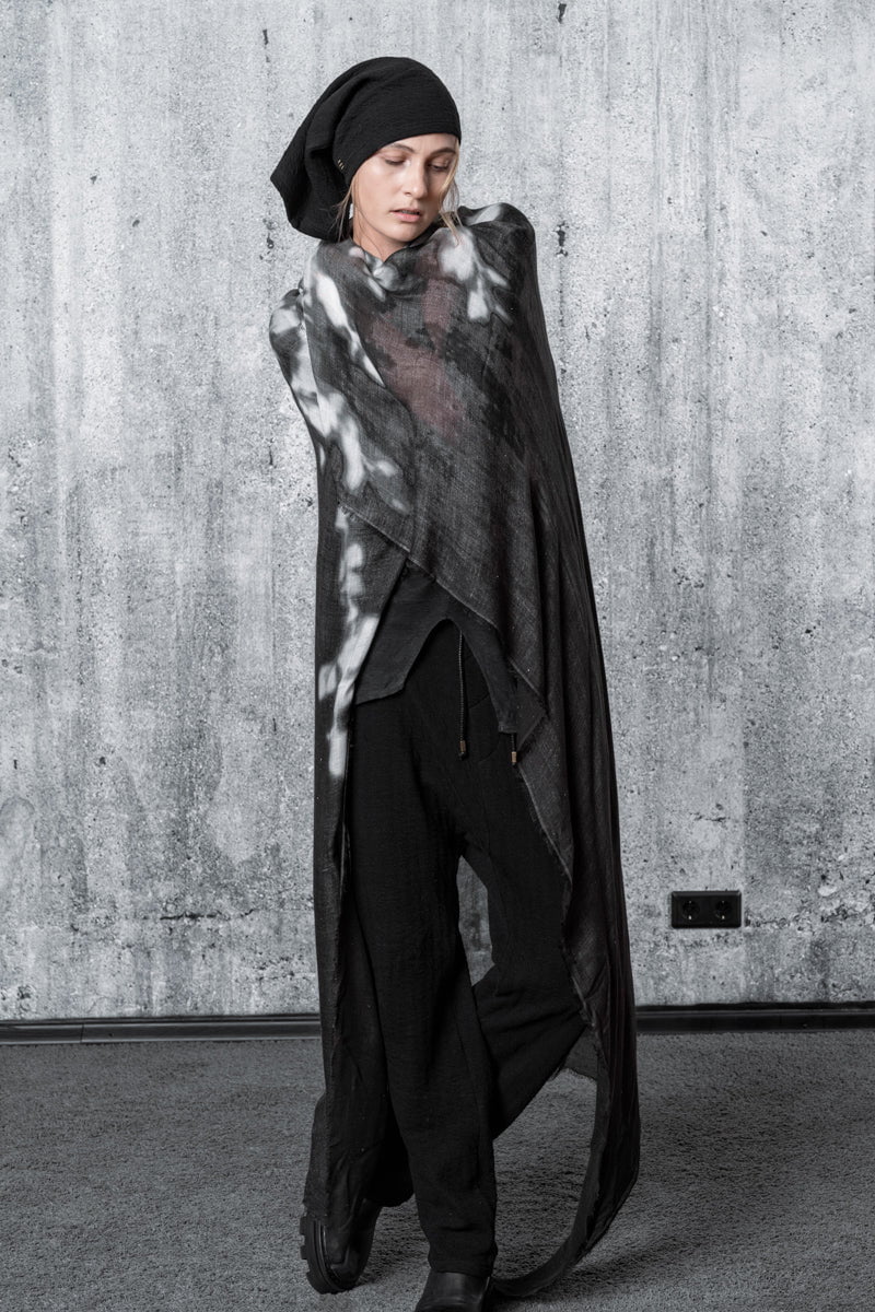 Faliero Sarti | Gialer | Großer, feiner Schal mit Blattmuster in Schwarz/Weiß