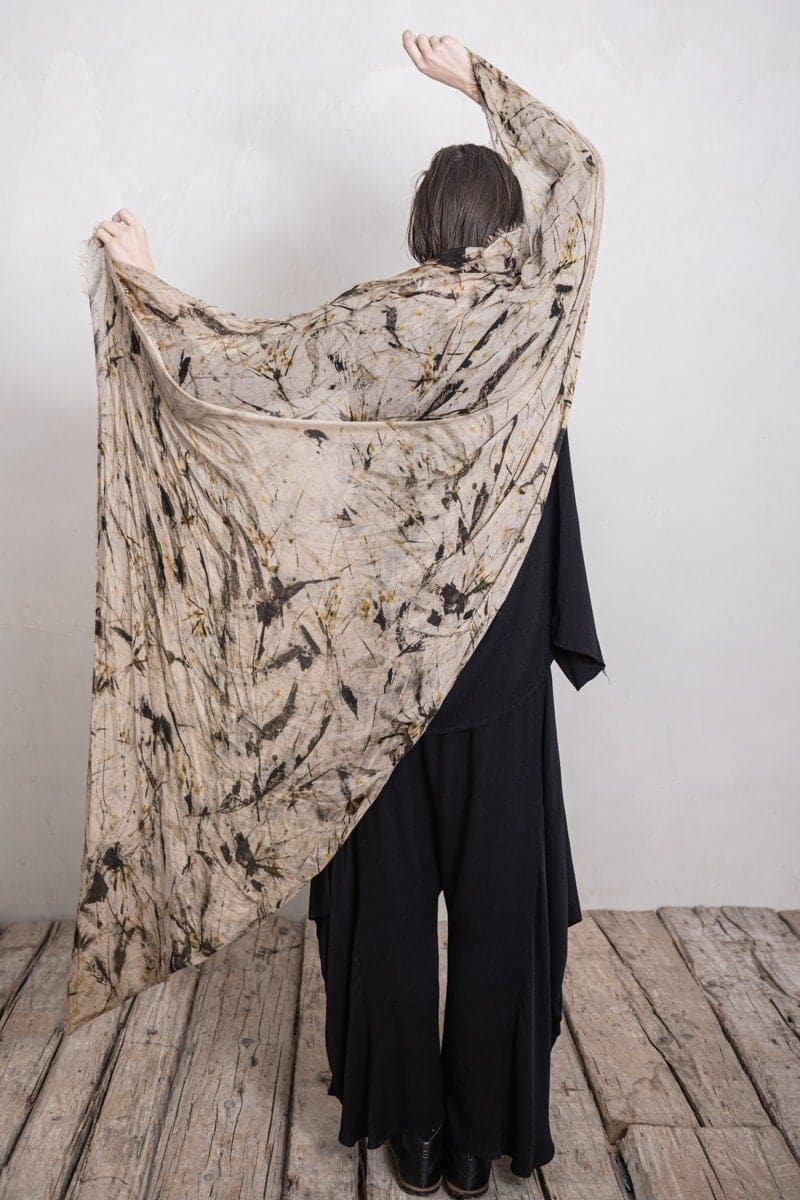 Faliero Sarti | Ginestra | Spezieller Schal mit außergewöhnlichem Muster in sand