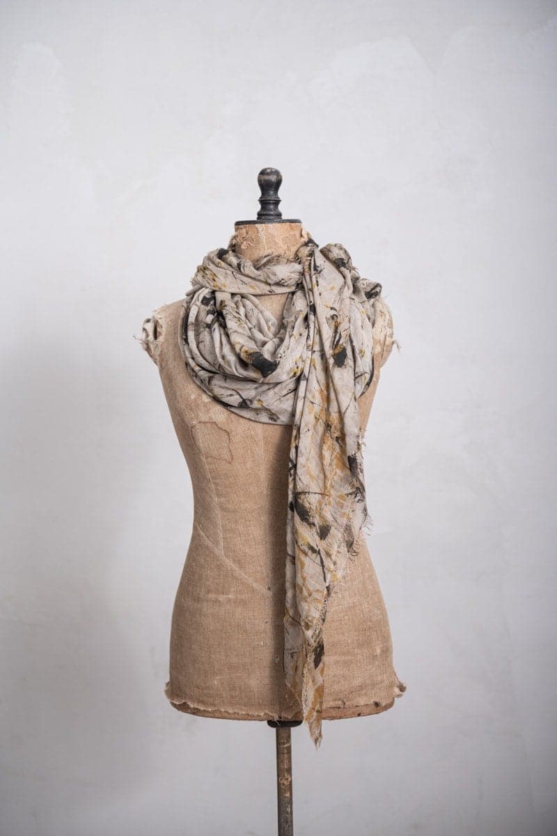 Faliero Sarti | Ginestra | Spezieller Schal mit außergewöhnlichem Muster in sand