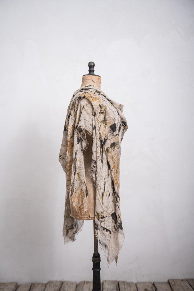 Faliero Sarti | Ginestra | Spezieller Schal mit außergewöhnlichem Muster in sand