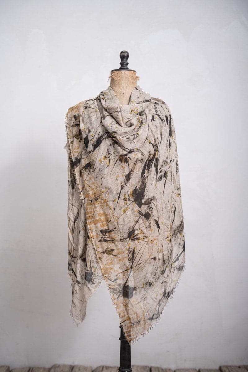 Faliero Sarti | Ginestra | Spezieller Schal mit außergewöhnlichem Muster in sand