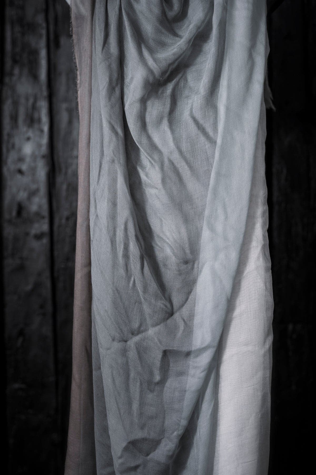 Faliero Sarti | Ginevra | Großer, eleganter Seidenschal für Frühling und Sommer in Hellgrau