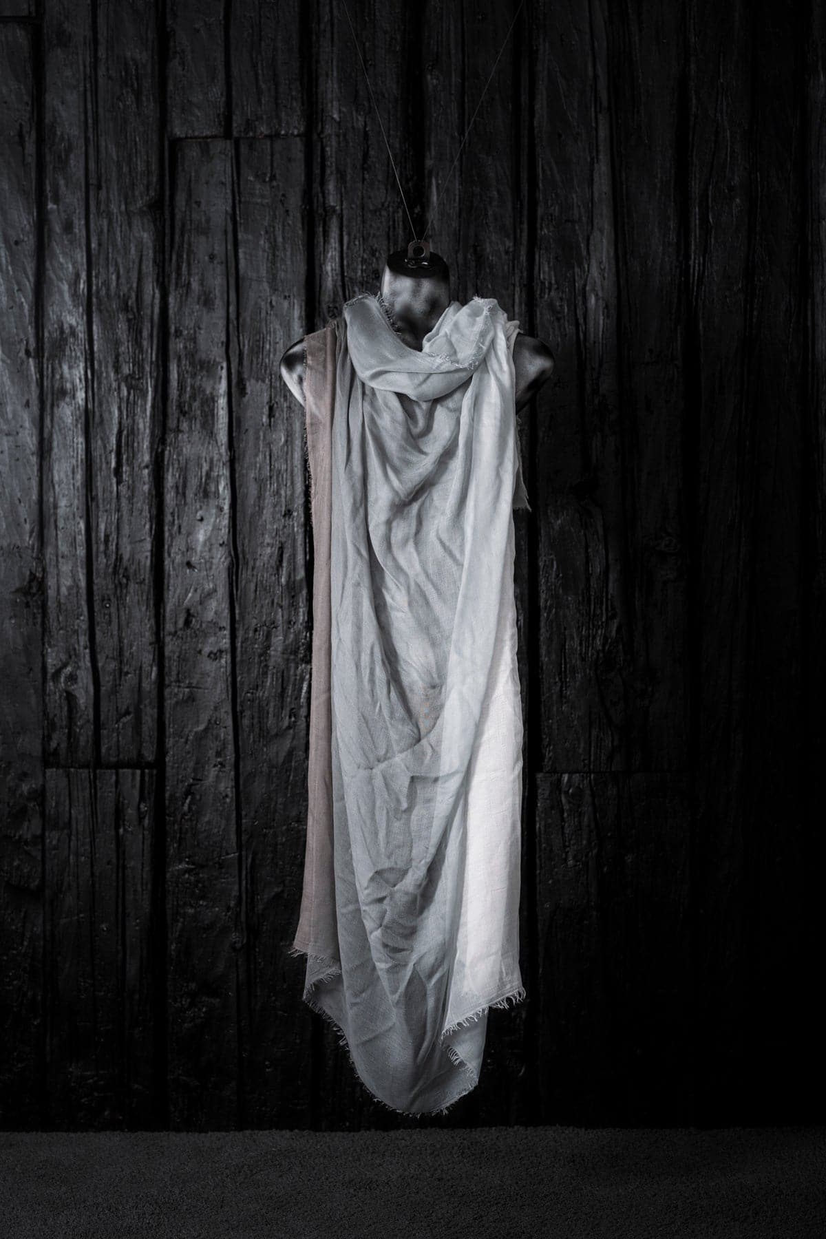 Faliero Sarti | Ginevra | Großer, eleganter Seidenschal für Frühling und Sommer in Hellgrau