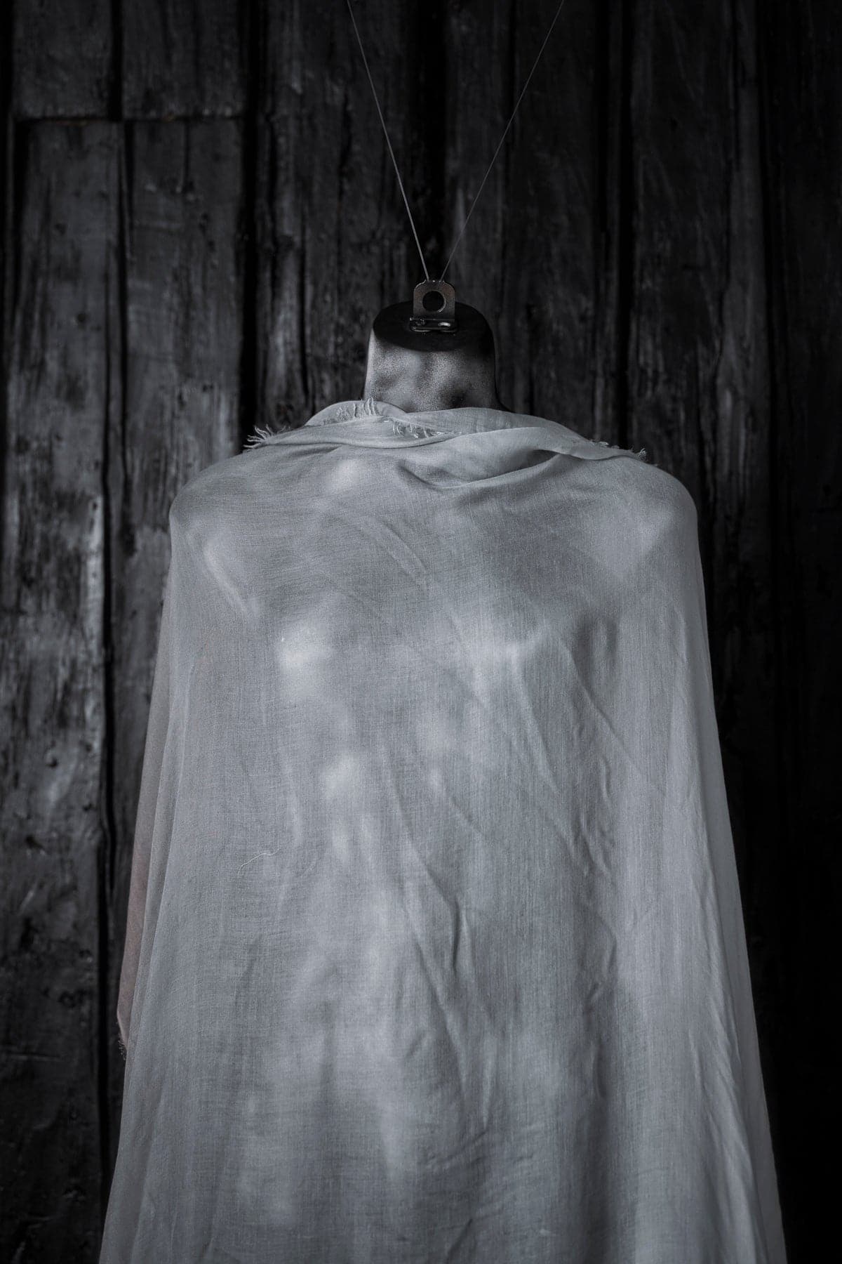 Faliero Sarti | Ginevra | Großer, eleganter Seidenschal für Frühling und Sommer in Hellgrau