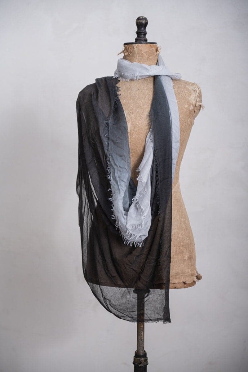 Faliero Sarti | Ginny | Feinster Seidenschal mit speziellem Farbverlauf in grau/schwarz