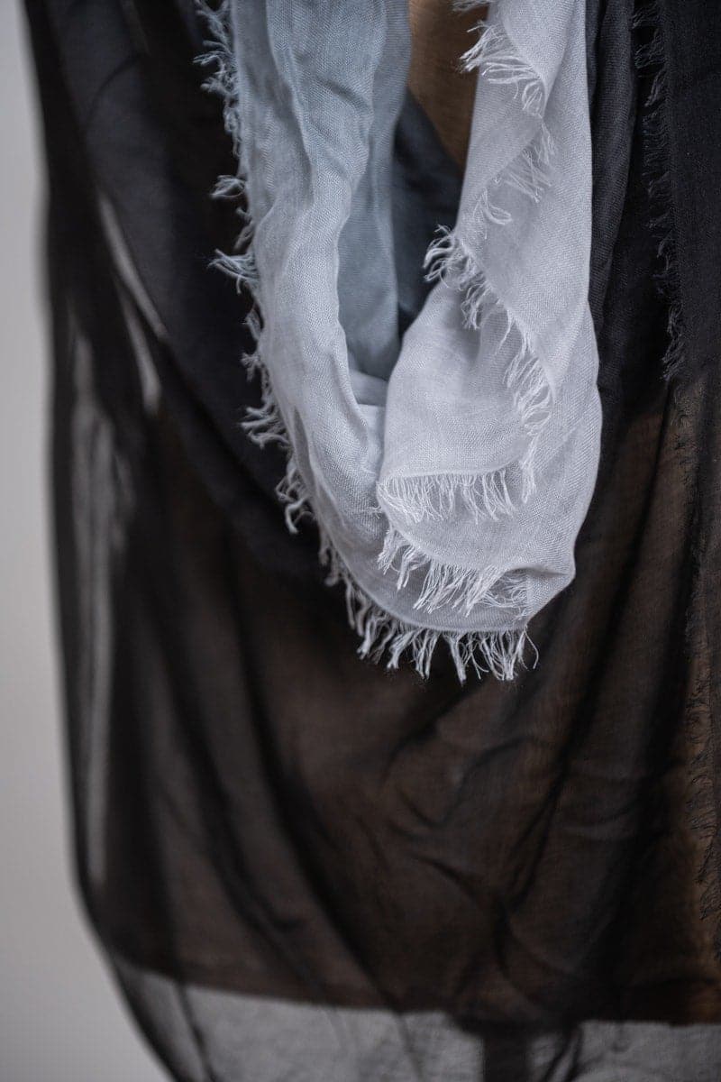 Faliero Sarti | Ginny | Feinster Seidenschal mit speziellem Farbverlauf in grau/schwarz