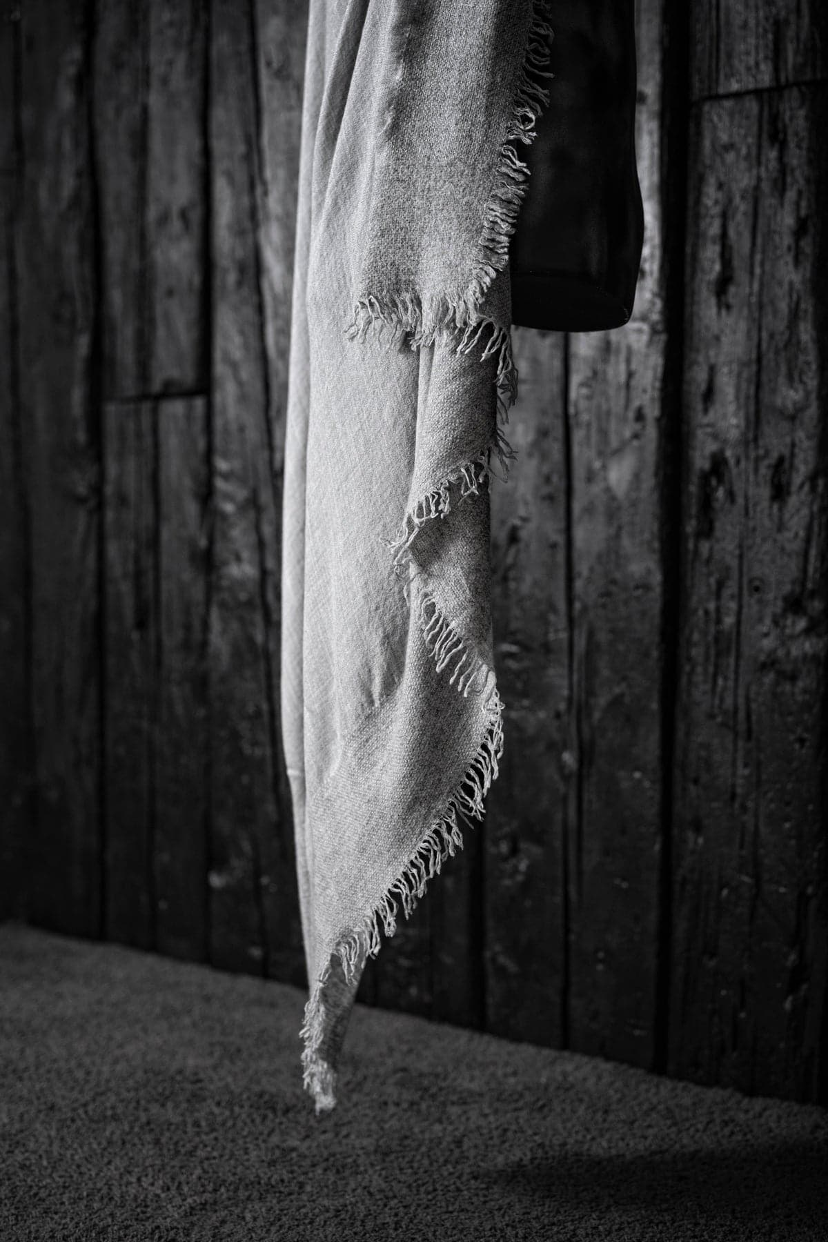 Faliero Sarti | Isadora | Einzigartiger weicher und leichter Wolle-Kaschmir-Seidenschal in hellgrau