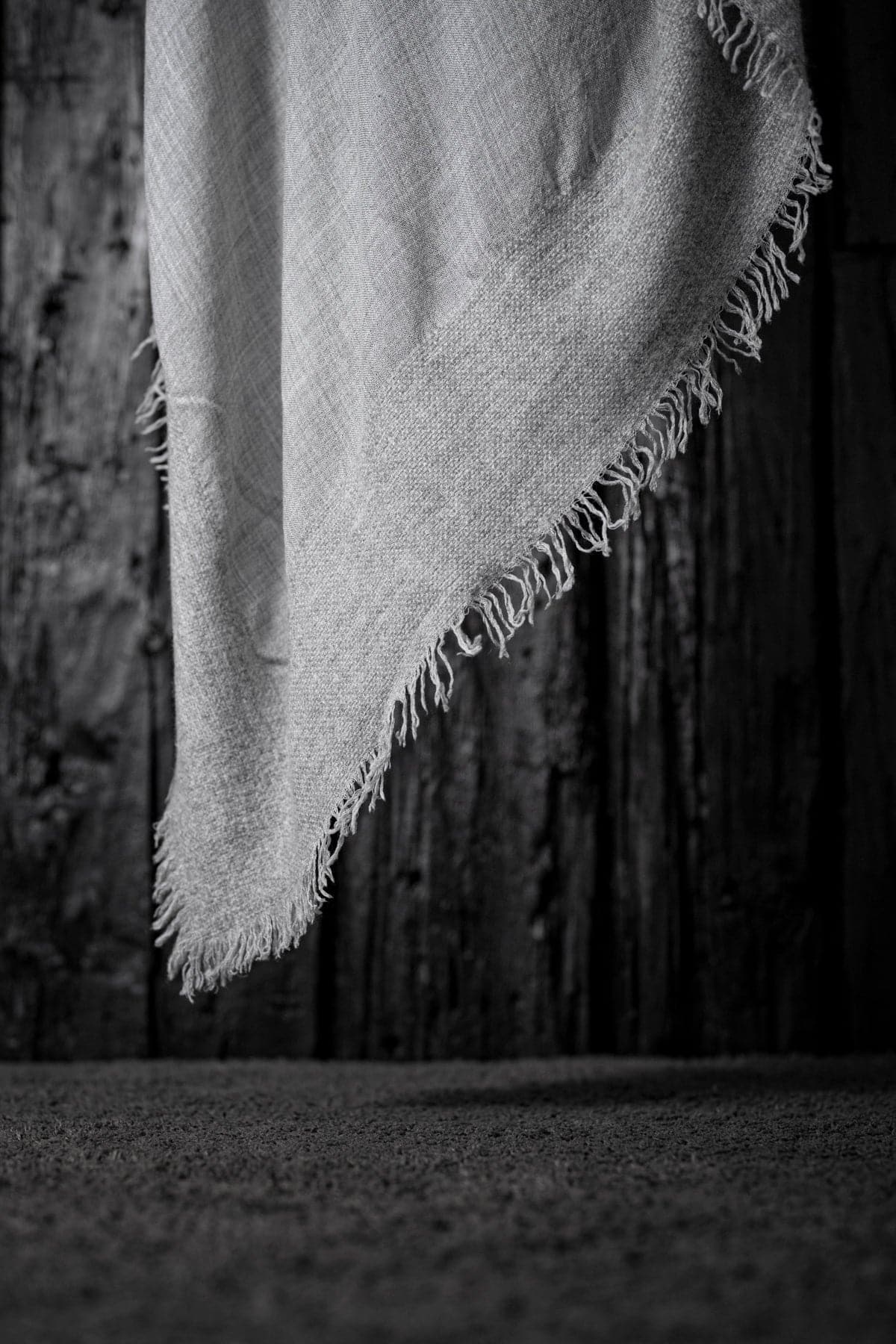 Faliero Sarti | Isadora | Einzigartiger weicher und leichter Wolle-Kaschmir-Seidenschal in hellgrau