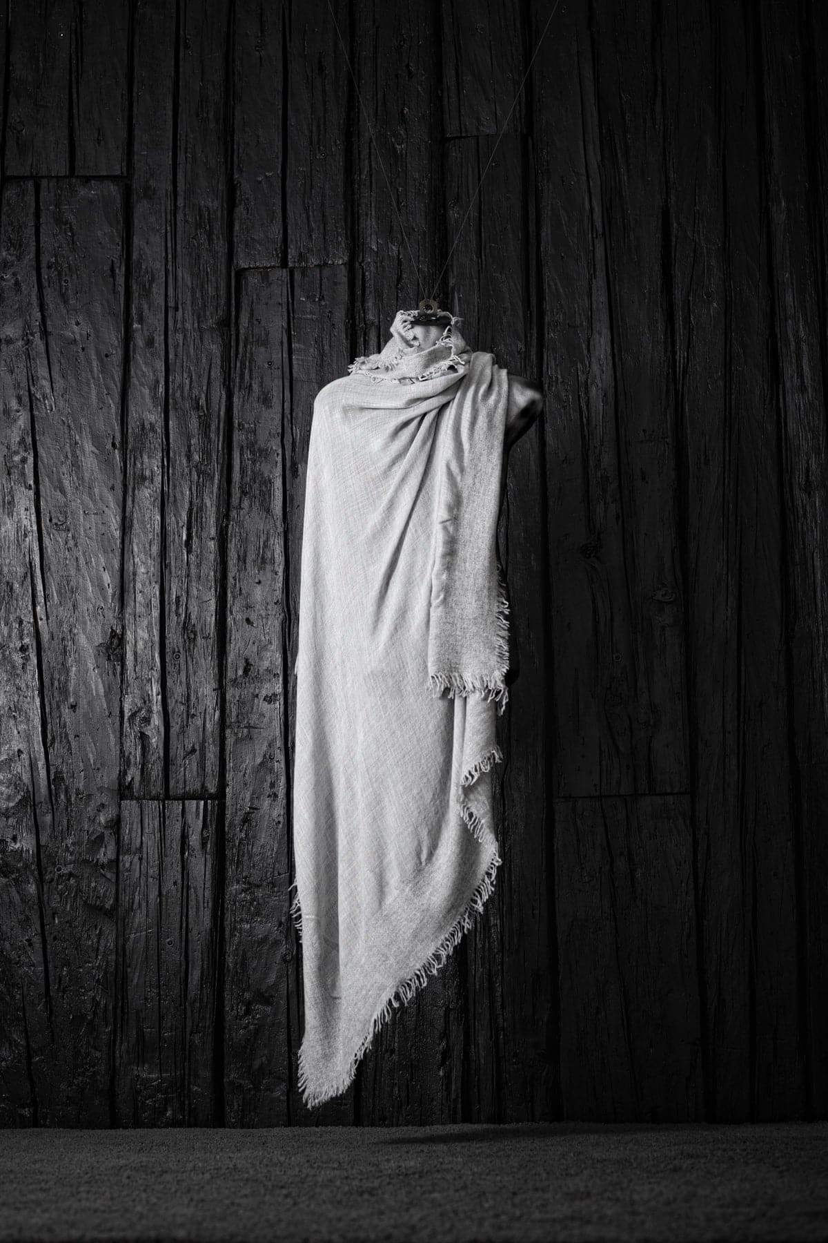 Faliero Sarti | Isadora | Einzigartiger weicher und leichter Wolle-Kaschmir-Seidenschal in hellgrau