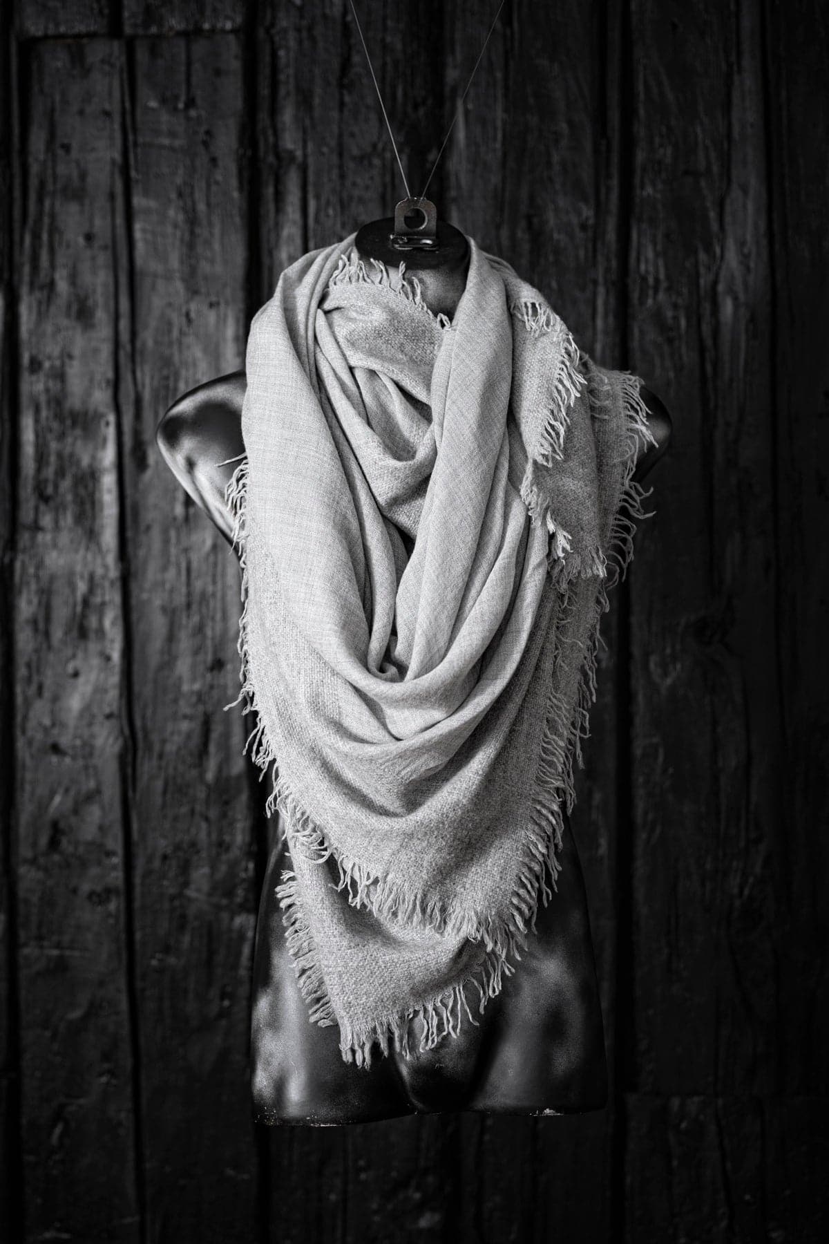 Faliero Sarti | Isadora | Einzigartiger weicher und leichter Wolle-Kaschmir-Seidenschal in hellgrau