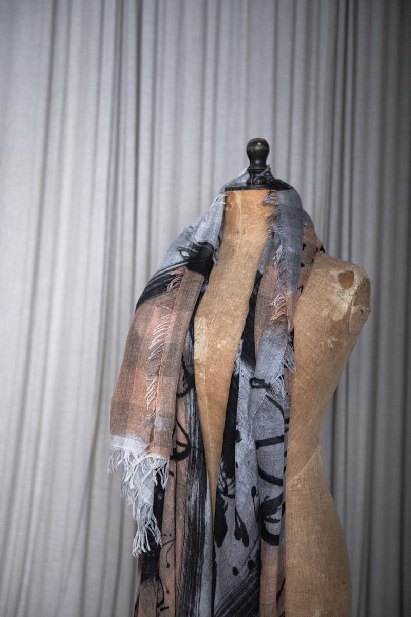 Faliero Sarti | Laura | Wolle-Seidenschal mit speziellem Muster in Braun