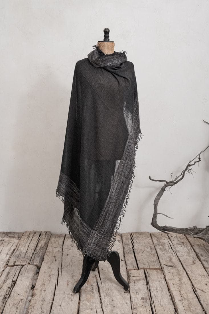 Faliero Sarti | Leonor | Ausgefallener und weicher Kaschmir-Seidenschal in schwarz/grau