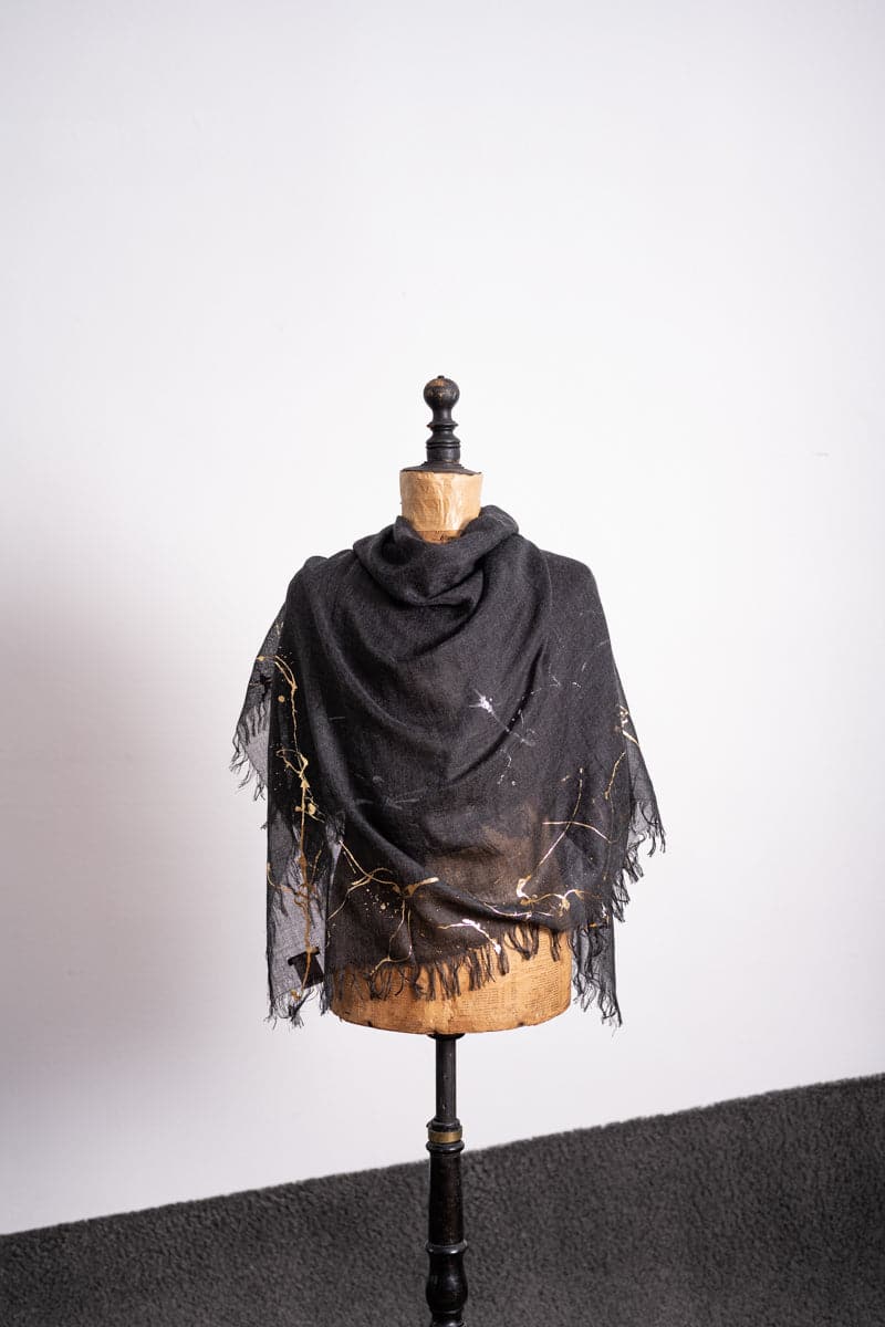 Faliero Sarti | Lulu | Spezieller Kaschmir-Seidenschal mit außergewöhnlichem Muster in grau