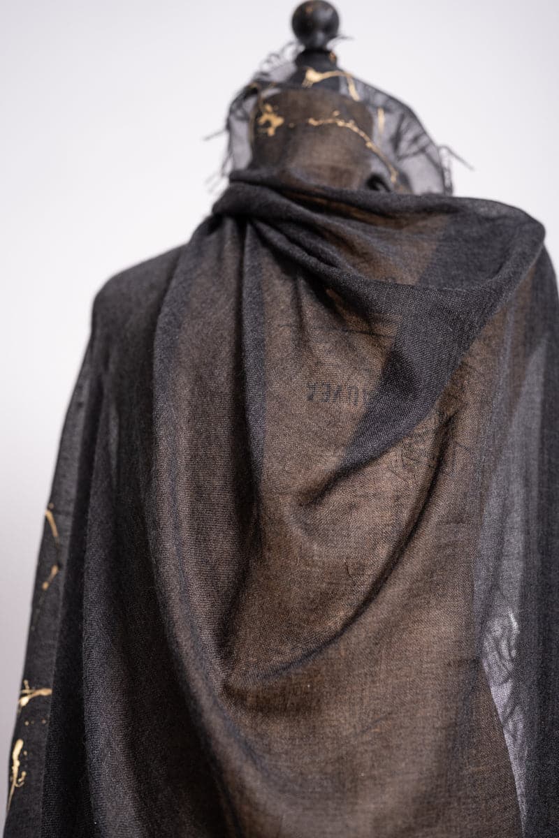 Faliero Sarti | Lulu | Spezieller Kaschmir-Seidenschal mit außergewöhnlichem Muster in grau