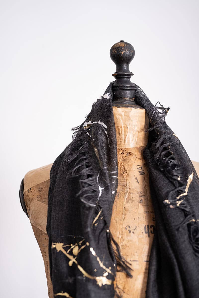 Faliero Sarti | Lulu | Spezieller Kaschmir-Seidenschal mit außergewöhnlichem Muster in grau