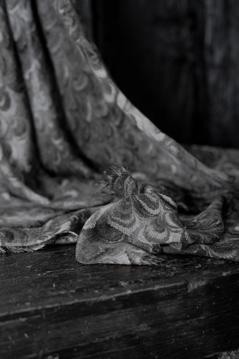 Faliero Sarti | Multipapiro | Weicher Schal mit Allover-Print in Grau