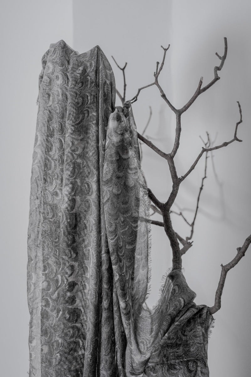 Faliero Sarti | Multipapiro | Weicher Schal mit Allover-Print in Grau