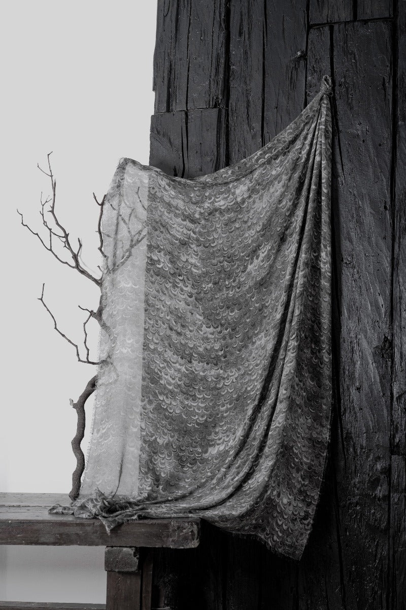 Faliero Sarti | Multipapiro | Weicher Schal mit Allover-Print in Grau