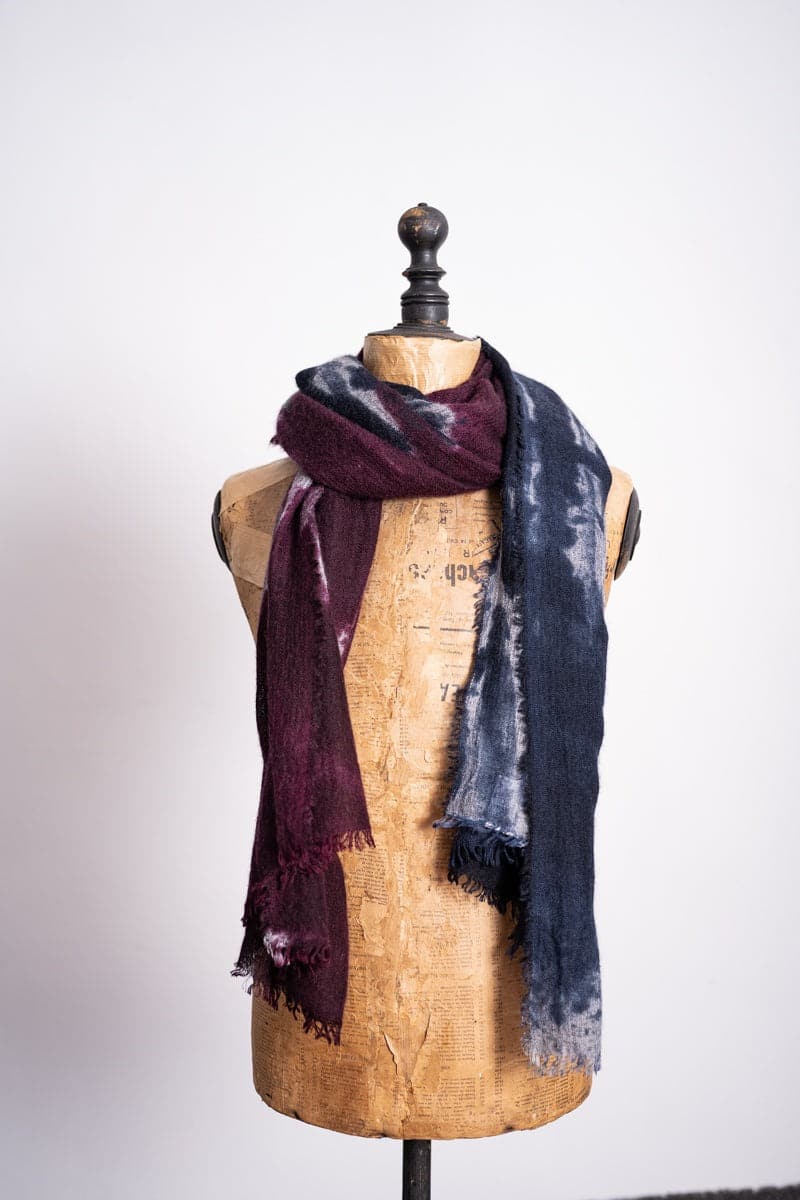 Faliero Sarti | Scurina | Spezieller Kaschmir-Seidenschal mit speziellem Muster in blau/violett