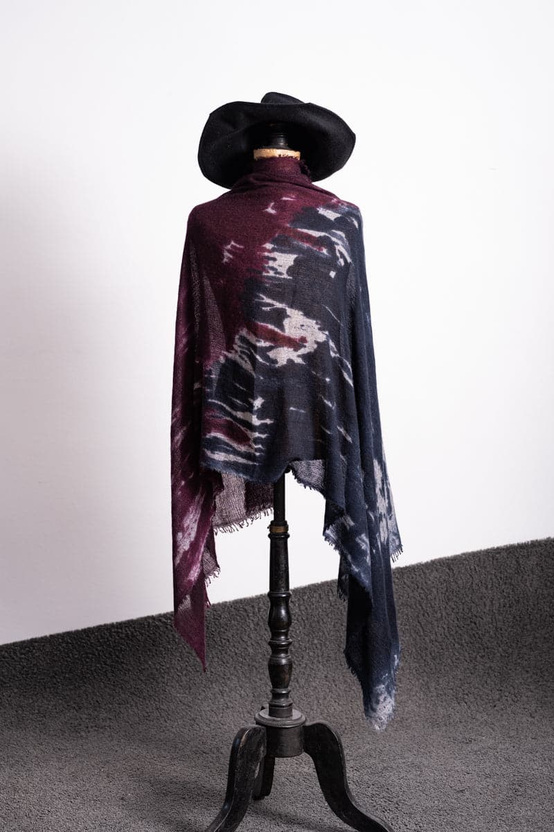 Faliero Sarti | Scurina | Spezieller Kaschmir-Seidenschal mit speziellem Muster in blau/violett