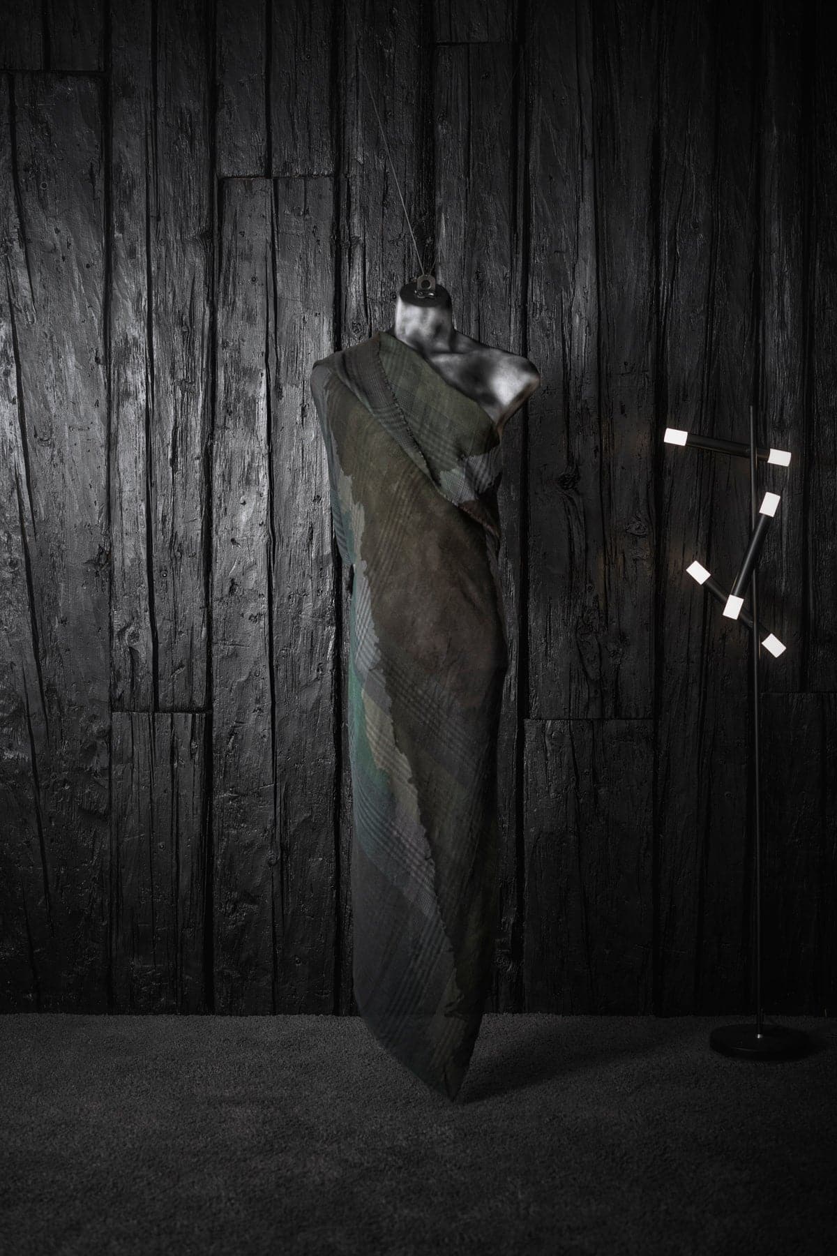 Faliero Sarti | Silvon | Extravaganter Schal mit speziellem Muster in braun/grün