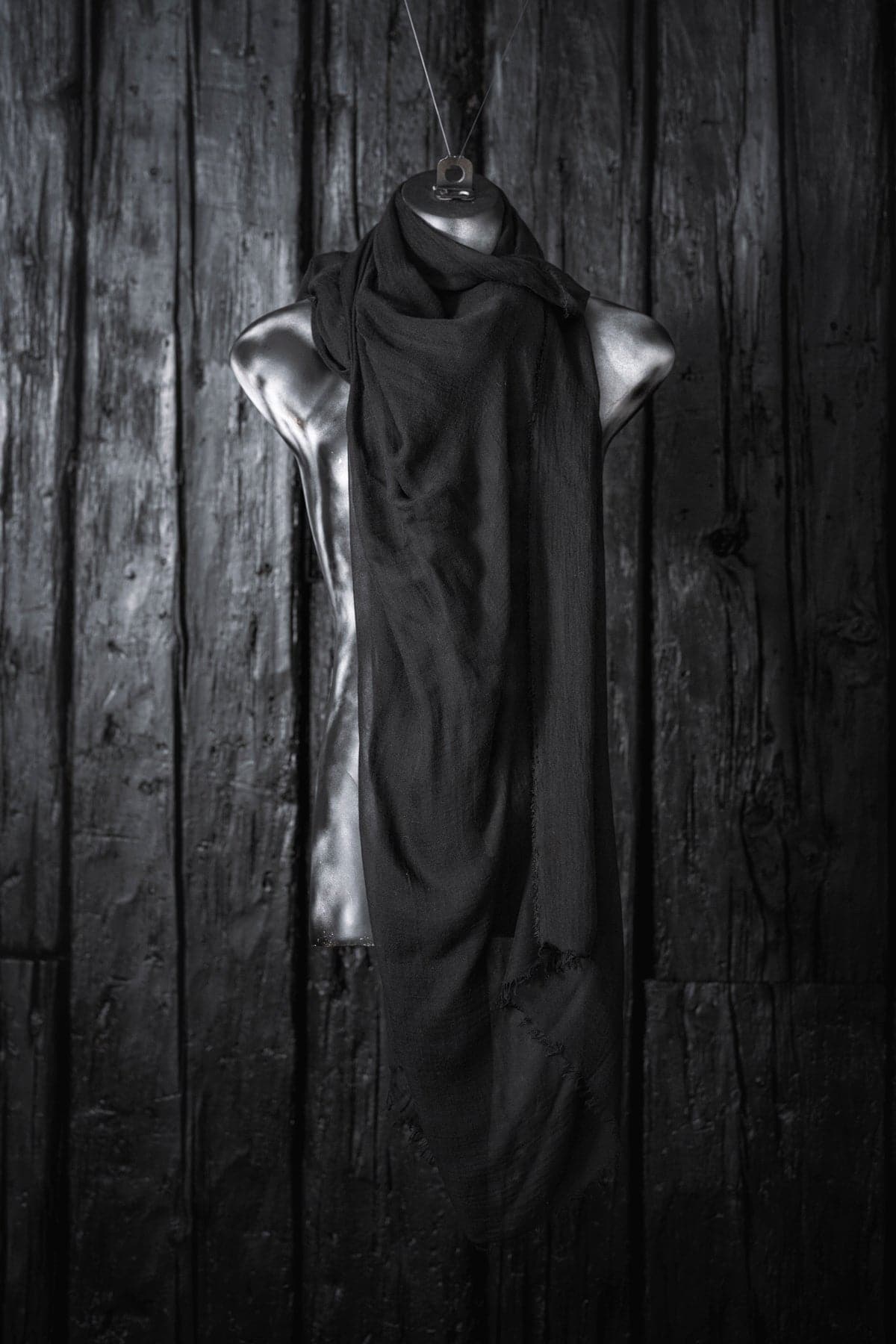 Faliero Sarti | Tobia U | Edel und klassisch - großer, schwarzer Seidenschal für Frühling und Sommer